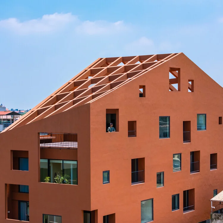 100 Windows House