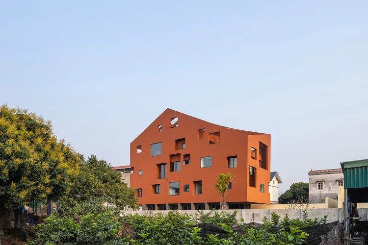 100 Windows House