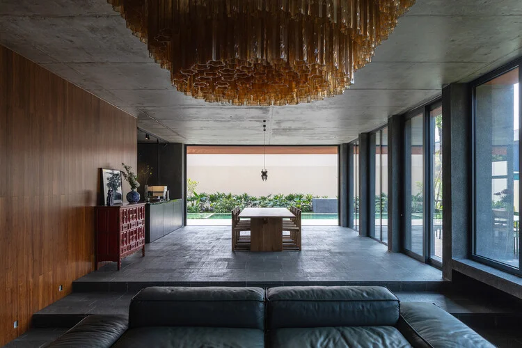 100 Windows House