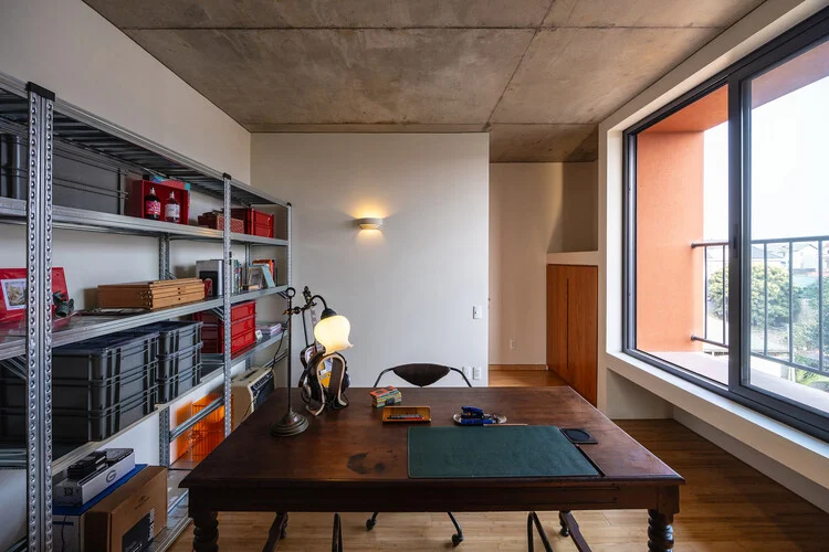 100 Windows House
