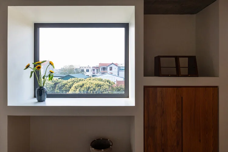 100 Windows House
