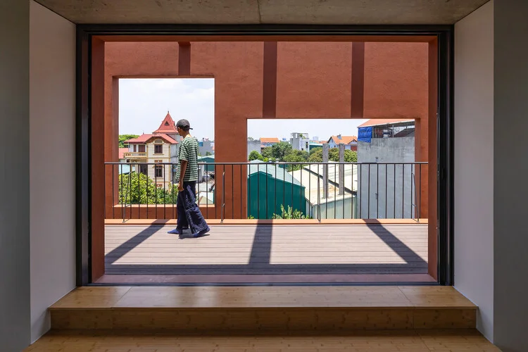 100 Windows House