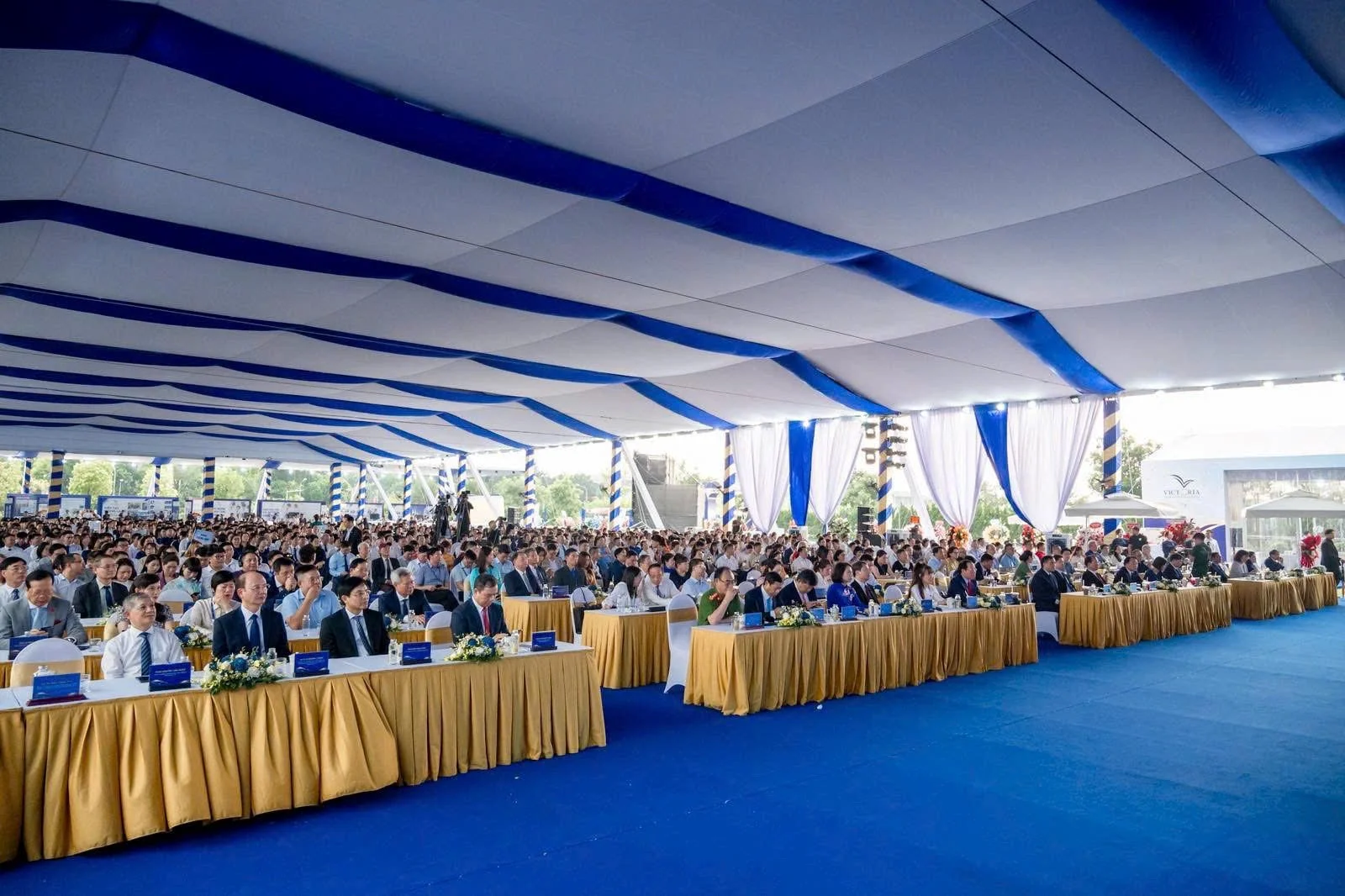 Trường Đại học Hòa Bình chính thức mang tên mới: Đại học Victoria Hòa Bình Trường Đại học Hòa Bình chính thức mang tên mới: Đại học Victoria Hòa Bình