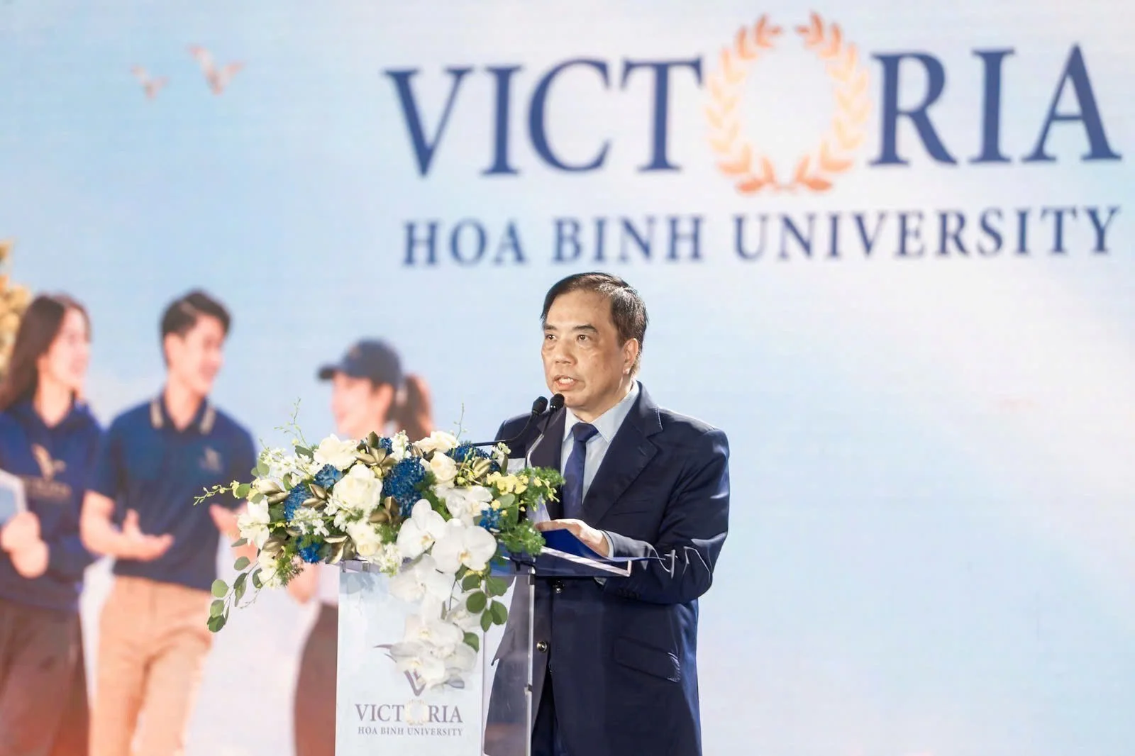 Trường Đại học Hòa Bình chính thức mang tên mới: Đại học Victoria Hòa Bình Trường Đại học Hòa Bình chính thức mang tên mới: Đại học Victoria Hòa Bình